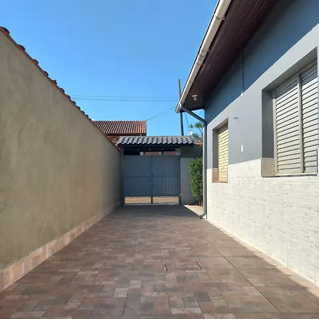 Casa completa a 5 min andando até a praia da Maranduba com 3Dorm-2